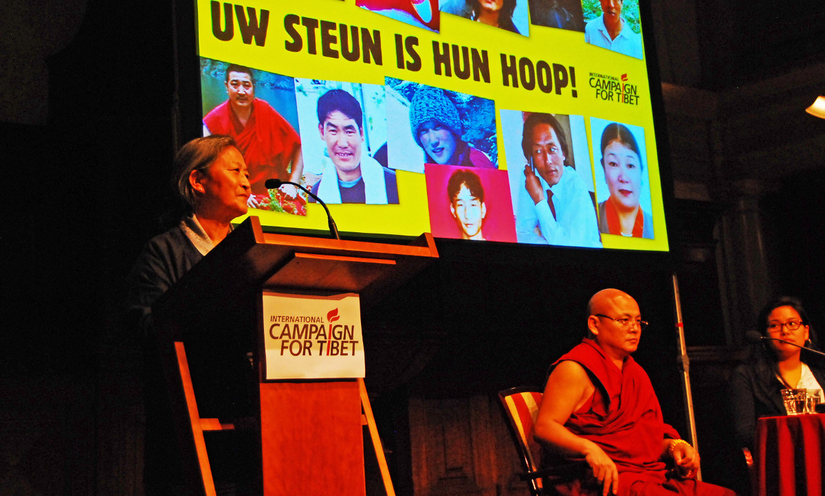 ICT Lezing Rode Hoed ICT Director Tsering Jampa geeft introductie over Golog Jigme.