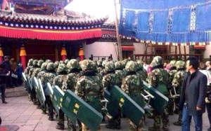 Verzamelde troepen bij een gebedsfestival in het Kumbum klooster op 10 febrari 2014 (Afbeelding verspreid op sociale media door Tibetanen in ballingschap) ICT Antiterreurrapport