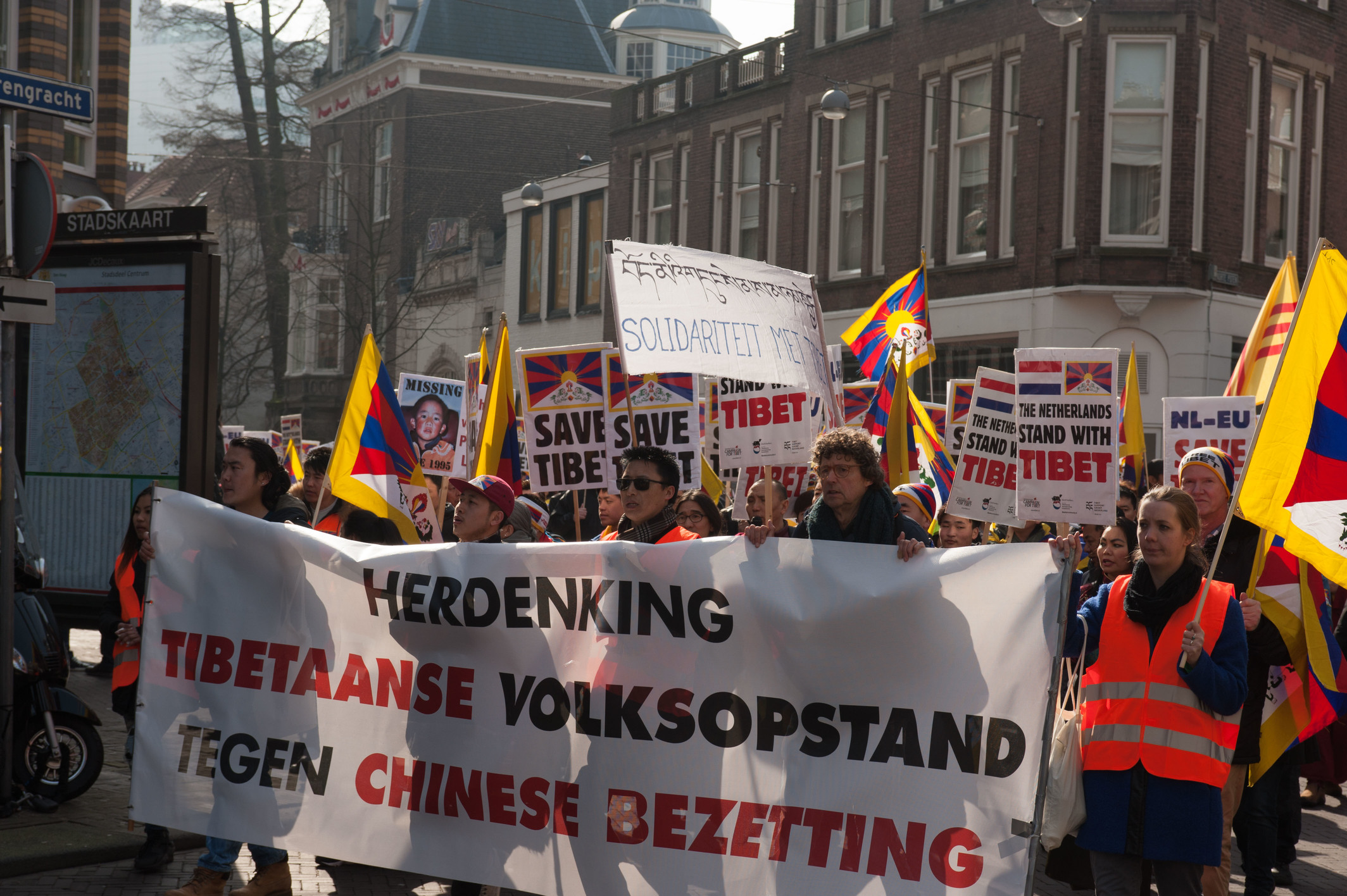 Den Haag Indrukwekkende vredesmars in Den Haag.