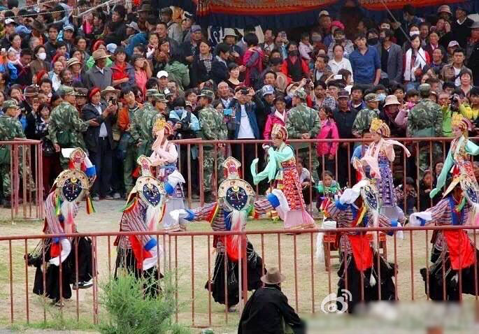 Armed police at Shoton Festival