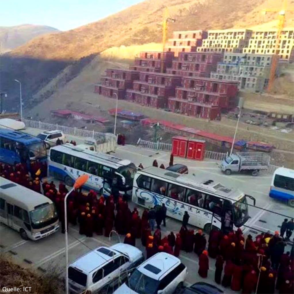 Uitzettingen in Larung Gar