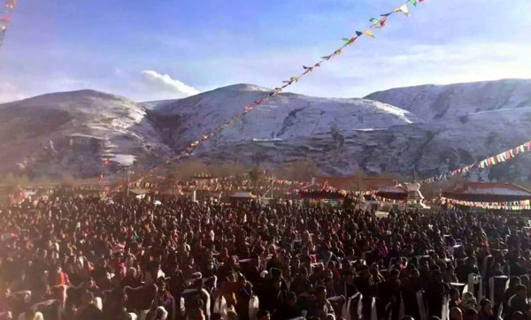 More than a thousand Tibetans gathered in a monastery in the Tibetan area of Kham to pray for the Dalai Lamas long life in response to news that he is receiving routine medical treatment in the US.