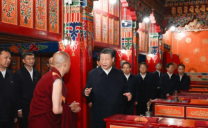 De Chinese president Xi Jinping bezoekt dinsdag een Tibetaanse boeddhistische tempel in Xining, provincie Qinghai.
