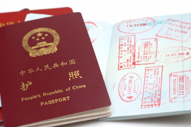 China neemt paspoorten in van burgers