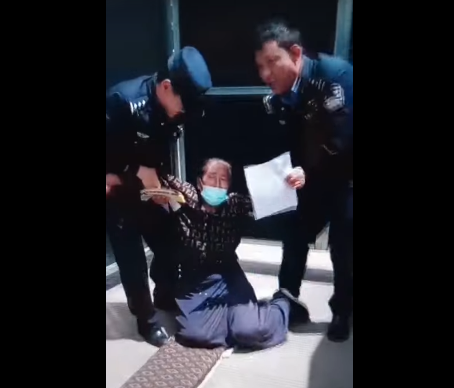 Police Forcibly Remove Imprisoned Tibetan’s Protesting Sister